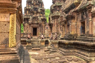 Banteay Srei Siem Reap, Kamboçya'da bir yaz günü karmaşık Angkor Wat Tapınağı