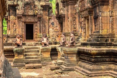 Banteay Srei Siem Reap, Kamboçya'da bir yaz günü karmaşık Angkor Wat Tapınağı