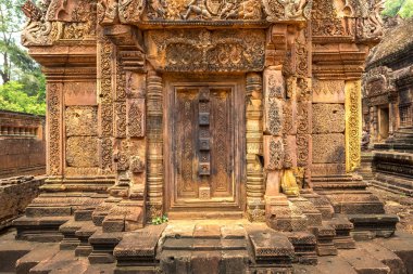 Banteay Srei Siem Reap, Kamboçya'da bir yaz günü karmaşık Angkor Wat Tapınağı