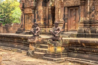 Banteay Srei Siem Reap, Kamboçya'da bir yaz günü karmaşık Angkor Wat Tapınağı
