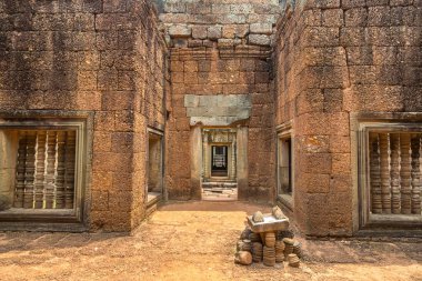 Siem Reap, Kamboçya'da bir yaz günü karmaşık Angkor Wat Tapınağı Banteay Samre
