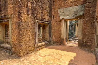Siem Reap, Kamboçya'da bir yaz günü karmaşık Angkor Wat Tapınağı Banteay Samre