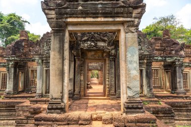 Siem Reap, Kamboçya'da bir yaz günü karmaşık Angkor Wat Tapınağı Banteay Samre