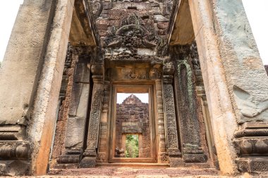 Siem Reap, Kamboçya'da bir yaz günü karmaşık Angkor Wat Tapınağı Banteay Samre