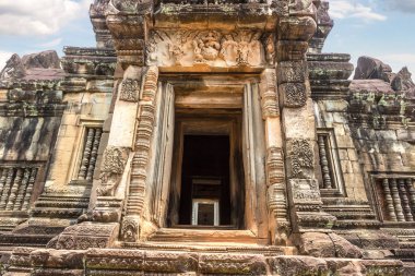 Siem Reap, Kamboçya'da bir yaz günü karmaşık Angkor Wat Tapınağı Banteay Samre