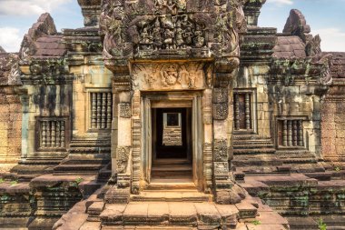 Siem Reap, Kamboçya'da bir yaz günü karmaşık Angkor Wat Tapınağı Banteay Samre