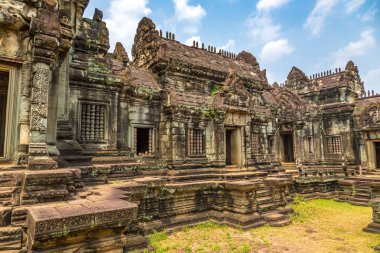 Siem Reap, Kamboçya'da bir yaz günü karmaşık Angkor Wat Tapınağı Banteay Samre