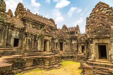 Siem Reap, Kamboçya'da bir yaz günü karmaşık Angkor Wat Tapınağı Banteay Samre