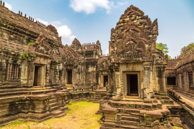 Siem Reap, Kamboçya'da bir yaz günü karmaşık Angkor Wat Tapınağı Banteay Samre