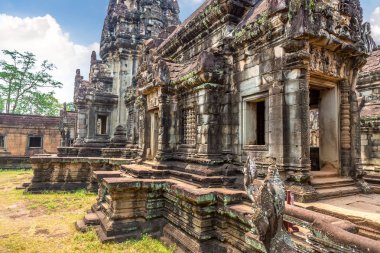 Siem Reap, Kamboçya'da bir yaz günü karmaşık Angkor Wat Tapınağı Banteay Samre