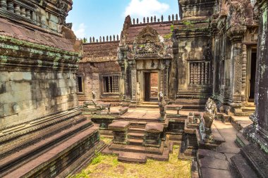 Siem Reap, Kamboçya'da bir yaz günü karmaşık Angkor Wat Tapınağı Banteay Samre