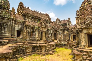 Siem Reap, Kamboçya'da bir yaz günü karmaşık Angkor Wat Tapınağı Banteay Samre