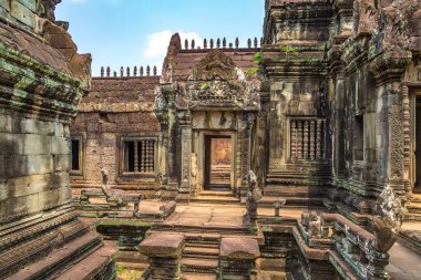 Siem Reap, Kamboçya'da bir yaz günü karmaşık Angkor Wat Tapınağı Banteay Samre