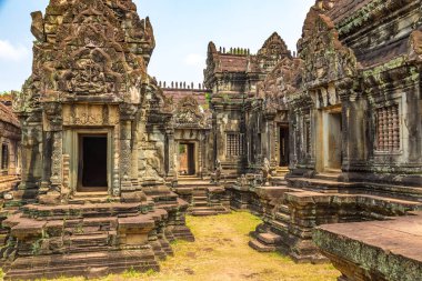 Siem Reap, Kamboçya'da bir yaz günü karmaşık Angkor Wat Tapınağı Banteay Samre