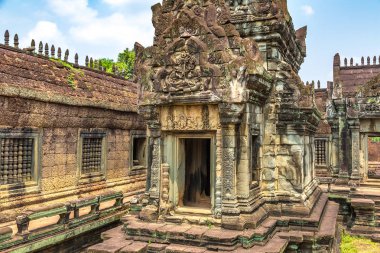 Siem Reap, Kamboçya'da bir yaz günü karmaşık Angkor Wat Tapınağı Banteay Samre