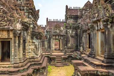 Siem Reap, Kamboçya'da bir yaz günü karmaşık Angkor Wat Tapınağı Banteay Samre