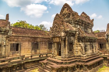 Siem Reap, Kamboçya'da bir yaz günü karmaşık Angkor Wat Tapınağı Banteay Samre