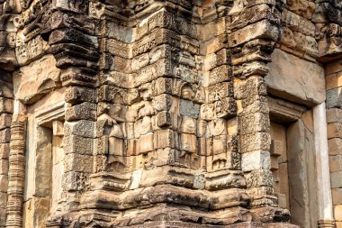 Siem Reap, Kamboçya'da bir yaz günü karmaşık Angkor Wat Tapınağı Bakong Prasat