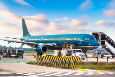 Uçak Airbus A330 Vietnam havayolları Noi Bai havaalanında, Hanoi, Vietnam bir yaz günü