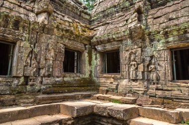 Ta Prohm tapınak kalıntıları olduğunu Khmer antik tapınak Siem Reap içinde karmaşık Angkor Wat, Kamboçya'da bir yaz günü