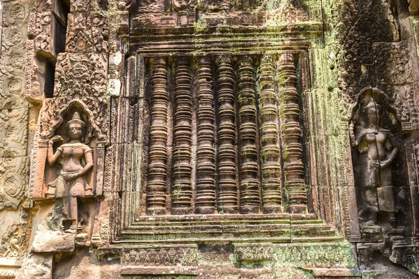 プローム寺院遺跡は複雑なアンコール ワット シェムリ アップ 夏の日でカンボジアにクメール古代寺院です — ストック写真