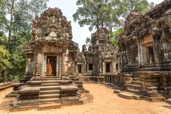 Chau Say Tevoda tapınak kalıntıları olduğunu Khmer antik tapınak Siem Reap içinde karmaşık Angkor Wat, Kamboçya'da bir yaz günü