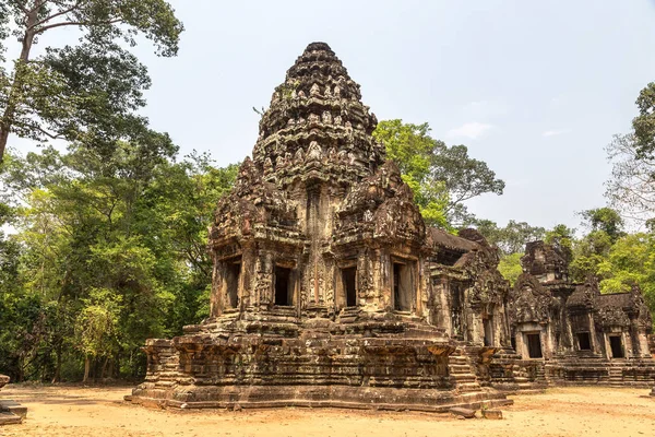 Thommanon tapınak kalıntıları olduğunu Khmer antik tapınak Siem Reap içinde karmaşık Angkor Wat, Kamboçya'da bir yaz günü