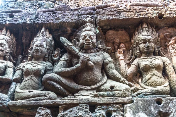 Heykel duvar filler Teras Tapınağı üzerinde karmaşık Angkor Wat Siem Reap, Kamboçya içinde Khmer antik tapınak.