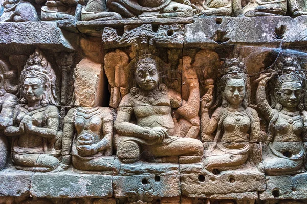 雕塑在大象寺庙的墙壁露台是高棉古庙在复杂吴哥窟在柬埔寨暹粒 — 图库照片