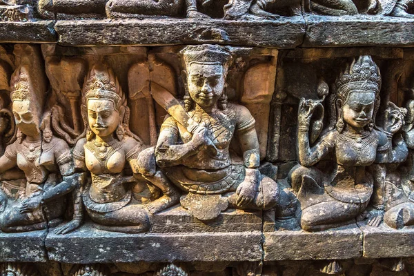 Heykel duvar filler Teras Tapınağı üzerinde karmaşık Angkor Wat Siem Reap, Kamboçya içinde Khmer antik tapınak.