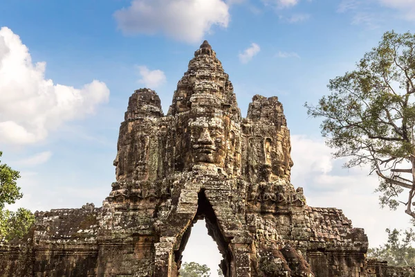 Řada Soch Bráně Komplexu Angkor Wat Siem Reap Kambodža Letním — Stock fotografie