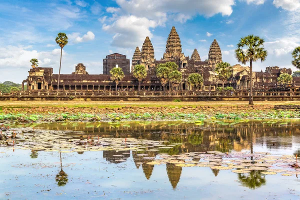 Siem Reap, Kamboçya'da bir yaz günü Angkor Wat Tapınağı