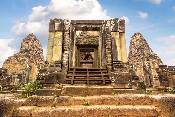 Siem Reap, Kamboçya'da bir yaz günü karmaşık Angkor Wat Tapınağı pre Rup