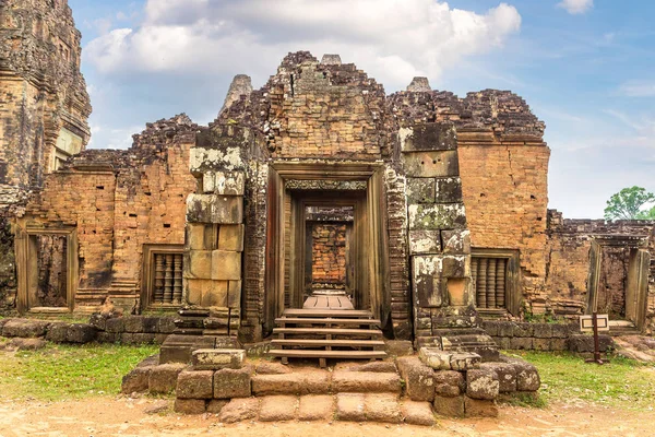 Siem Reap, Kamboçya'da bir yaz günü karmaşık Angkor Wat Tapınağı pre Rup