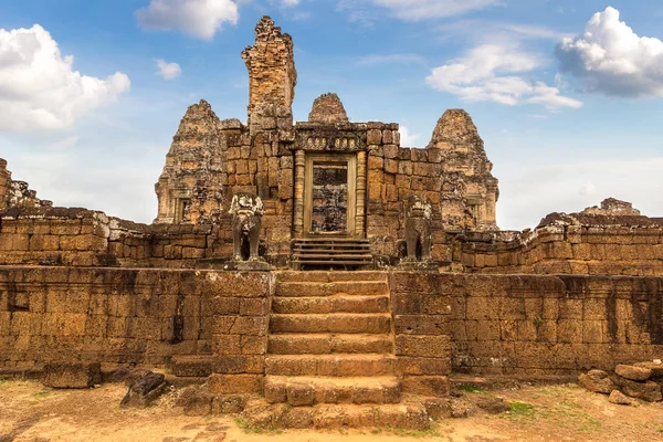 Doğu Mebon Siem Reap, Kamboçya'da bir yaz günü karmaşık Angkor Wat Tapınağı