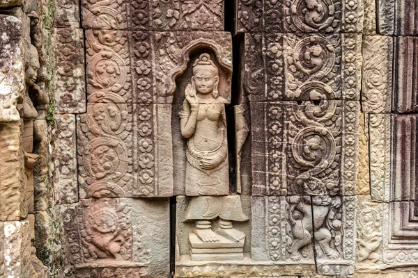 Siem Reap, Kamboçya'da bir yaz günü karmaşık Angkor Wat Tapınağı ta Som