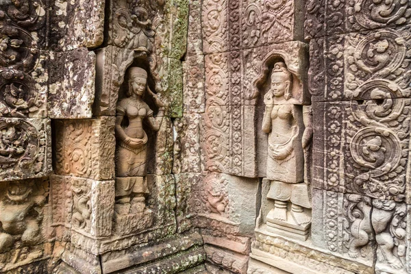 Siem Reap, Kamboçya'da bir yaz günü karmaşık Angkor Wat Tapınağı ta Som