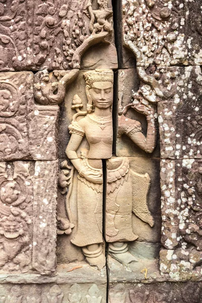 Siem Reap, Kamboçya'da bir yaz günü karmaşık Angkor Wat Tapınağı ta Som
