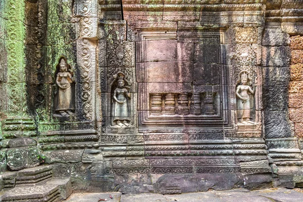 Siem Reap, Kamboçya'da bir yaz günü karmaşık Angkor Wat Tapınağı ta Som