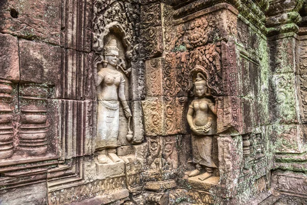 Siem Reap, Kamboçya'da bir yaz günü karmaşık Angkor Wat Tapınağı ta Som