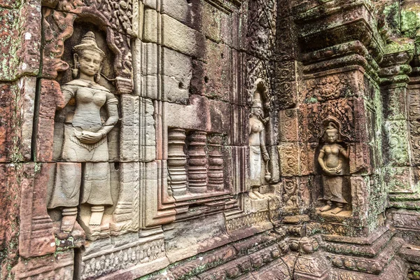 Siem Reap, Kamboçya'da bir yaz günü karmaşık Angkor Wat Tapınağı ta Som