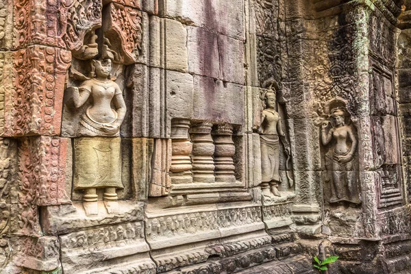 Siem Reap, Kamboçya'da bir yaz günü karmaşık Angkor Wat Tapınağı ta Som