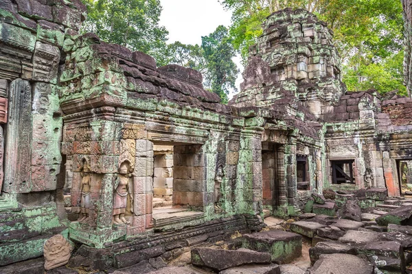 夏の日シェムリ アップ カンボジアの複雑なアンコール ワットのプリア カーン寺院 — ストック写真