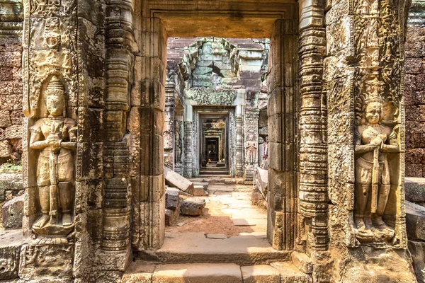 Siem Reap, Kamboçya'da bir yaz günü karmaşık Angkor Wat tapınakta Preah Khan