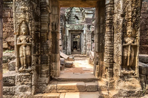 Siem Reap, Kamboçya'da bir yaz günü karmaşık Angkor Wat tapınakta Preah Khan
