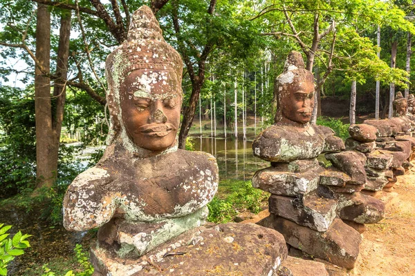 Rangée Sculptures Porte Complexe Angkor Wat Siem Reap Cambodge Une — Photo