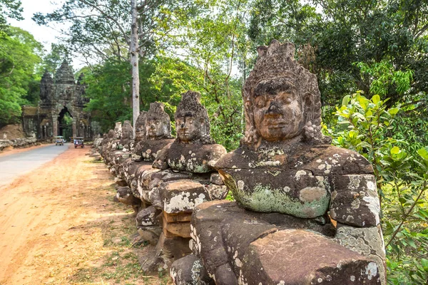Fila Sculture Alla Porta Complesso Angkor Wat Siem Reap Cambogia — Foto Stock