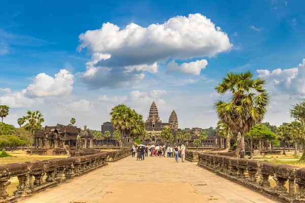 Siem Reap, Kamboçya'da bir yaz günü Angkor Wat Tapınağı