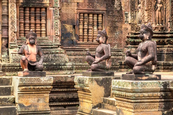 Banteay Srei Siem Reap, Kamboçya'da bir yaz günü karmaşık Angkor Wat Tapınağı