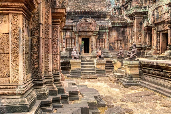 Banteay Srei Siem Reap, Kamboçya'da bir yaz günü karmaşık Angkor Wat Tapınağı